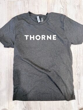Thorne Men's Short Sleeve Graphic Tee — Charcoal